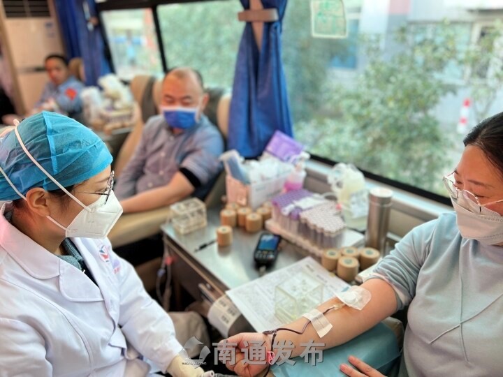 【周口颁布】共计献血3万多毫升！缓解血液库存压力，，，，，，，抖圈.为dU而生组织职工爱心献血